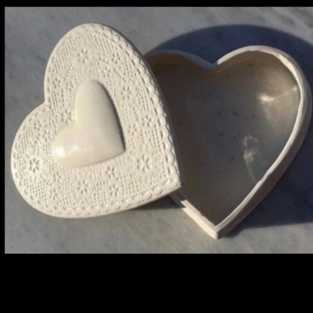 Vintage Ceramic Heart-Shaped Jewelry Box